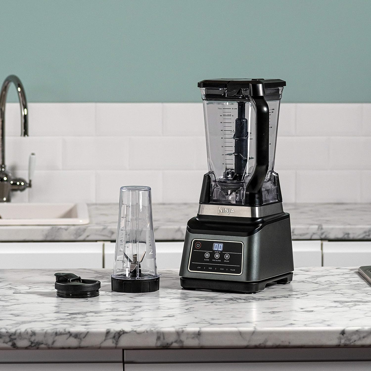 Ninja BN750EU 2-in-1-Standmixer – 1200 W, 3 Automatikprogramme, 4 manuelle Einstellungen, Auto-iQ-Technologie, 2,1-Liter-Behälter und 700-ml-Messbecher, spülmaschinenfeste Teile – Schwarz/Silber