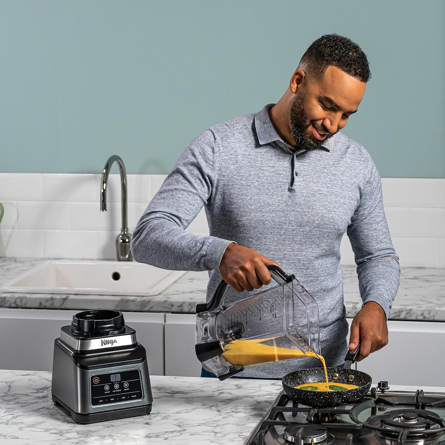 Ninja BN750EU 2-in-1-Standmixer – 1200 W, 3 Automatikprogramme, 4 manuelle Einstellungen, Auto-iQ-Technologie, 2,1-Liter-Behälter und 700-ml-Messbecher, spülmaschinenfeste Teile – Schwarz/Silber