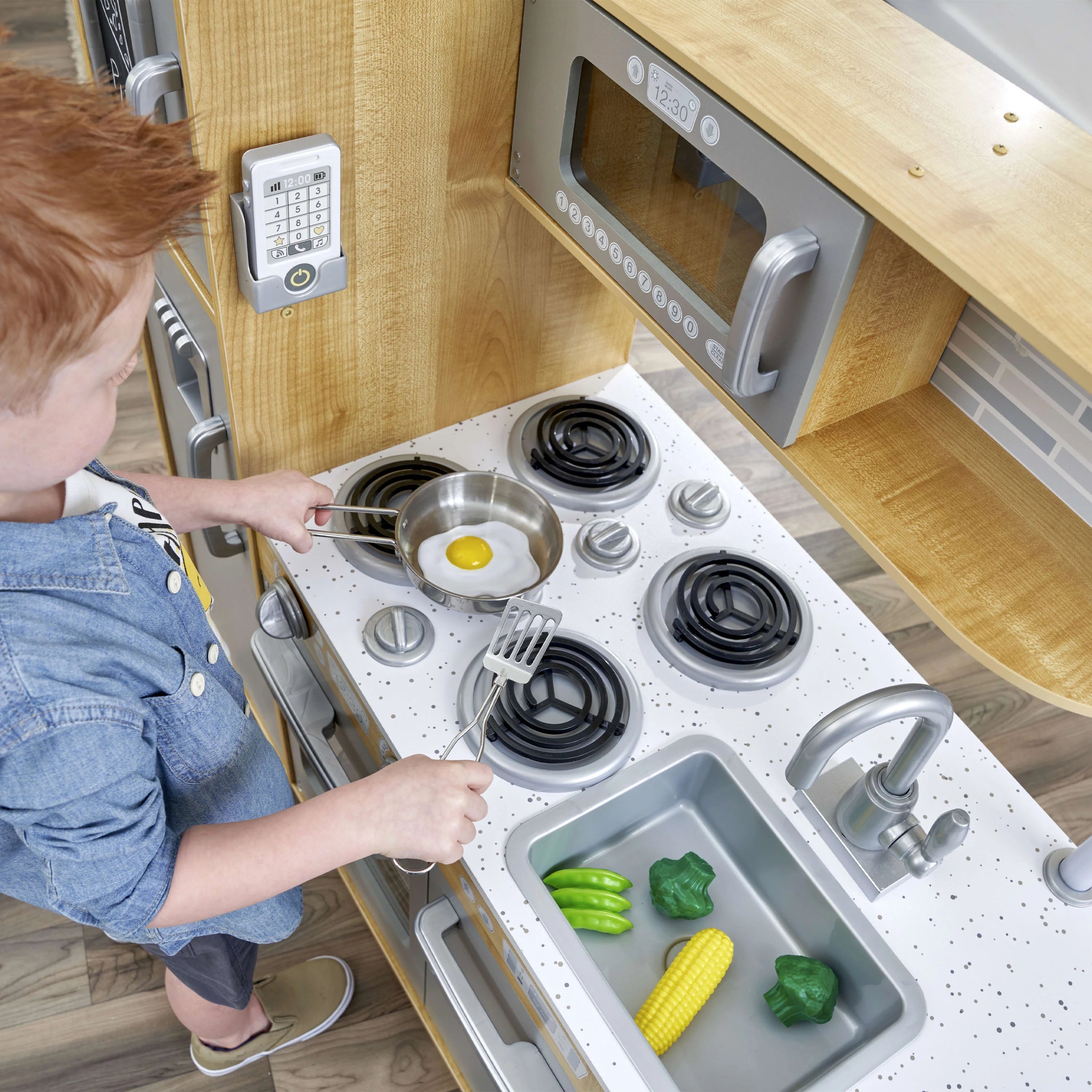 KidKraft Uptown Natur-Spielküche mit Kreidetafel und Handtuchhalter