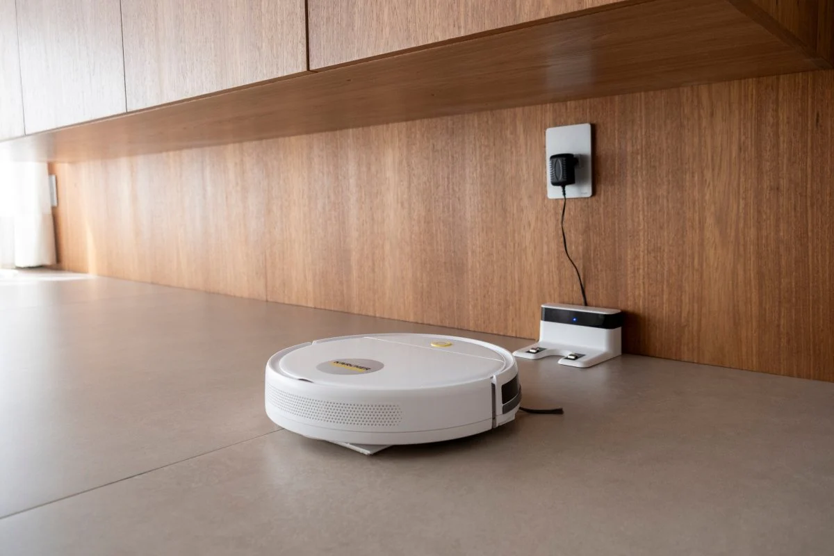 Aspirateur robot RCV 1 2025 – Nettoyage intelligent et efficace des sols durs