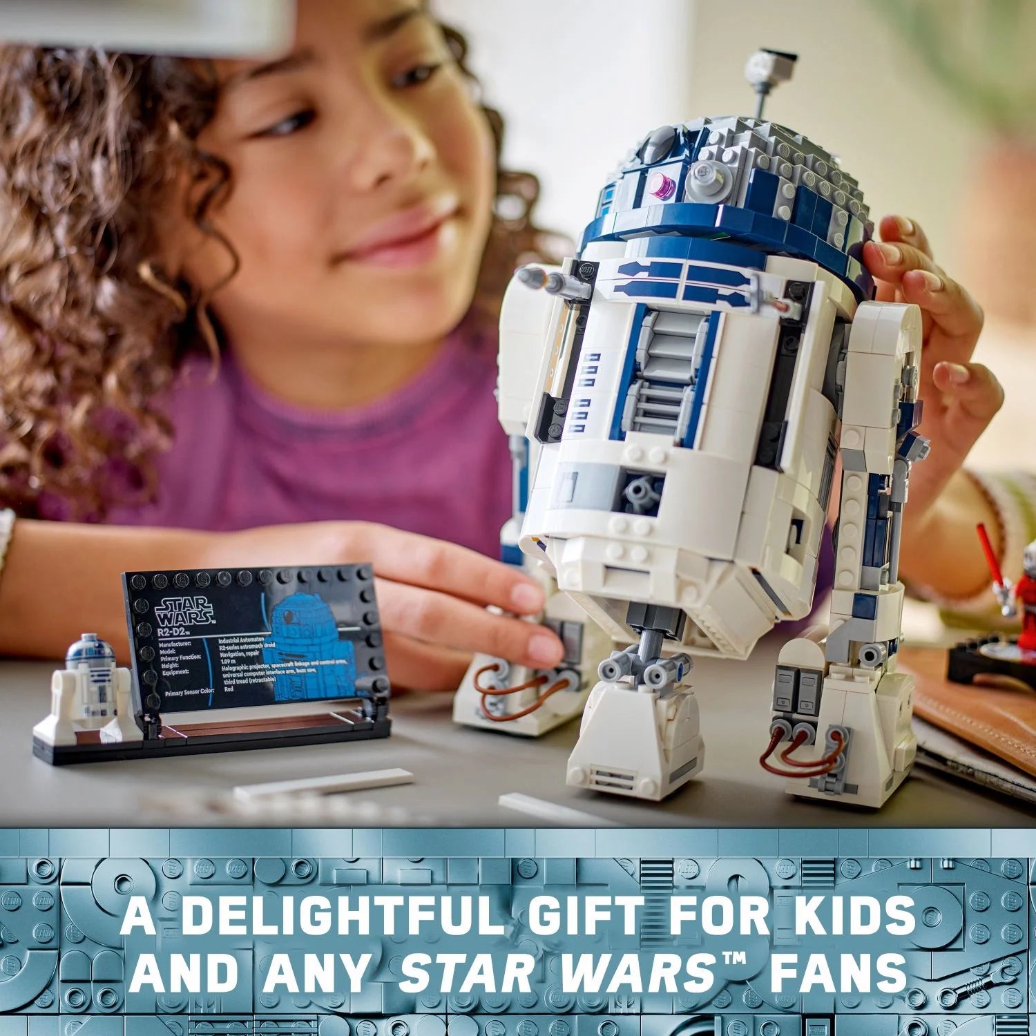 LEGO Star Wars R2-D2 Droidenfigur zum Zusammenbauen, Sammlerstück zur Zimmerdekoration mit exklusiver Darth Malak Minifigur zum 25. Jubiläum, kreative Geschenkidee für Kinder und Fans ab 10 Jahren, 75379