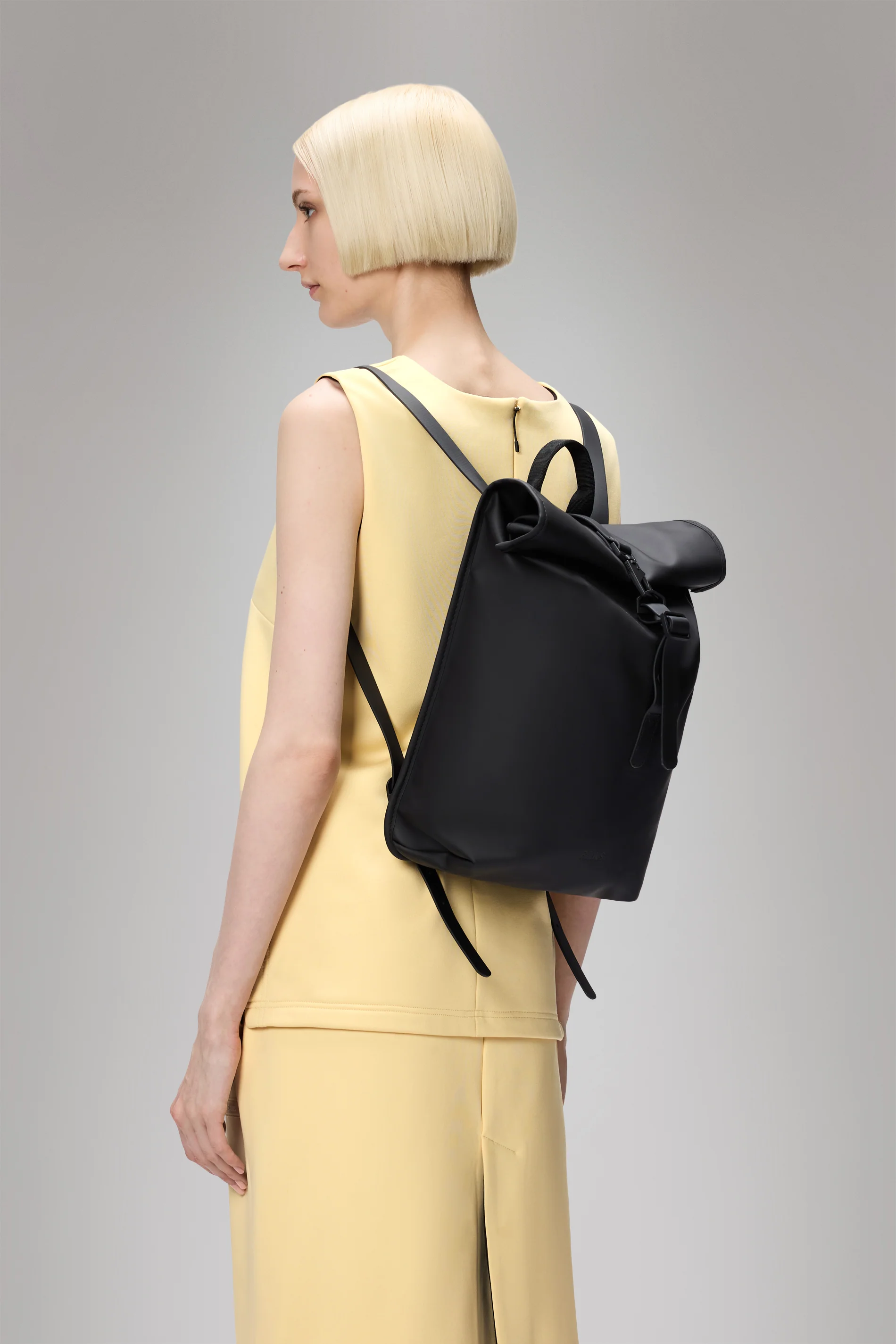 2025 Rolltop Rucksack Mini – Kompakt og vandtæt urban rygsæk med karabinhagelukning – PU-stof – Ideel til daglig pendling