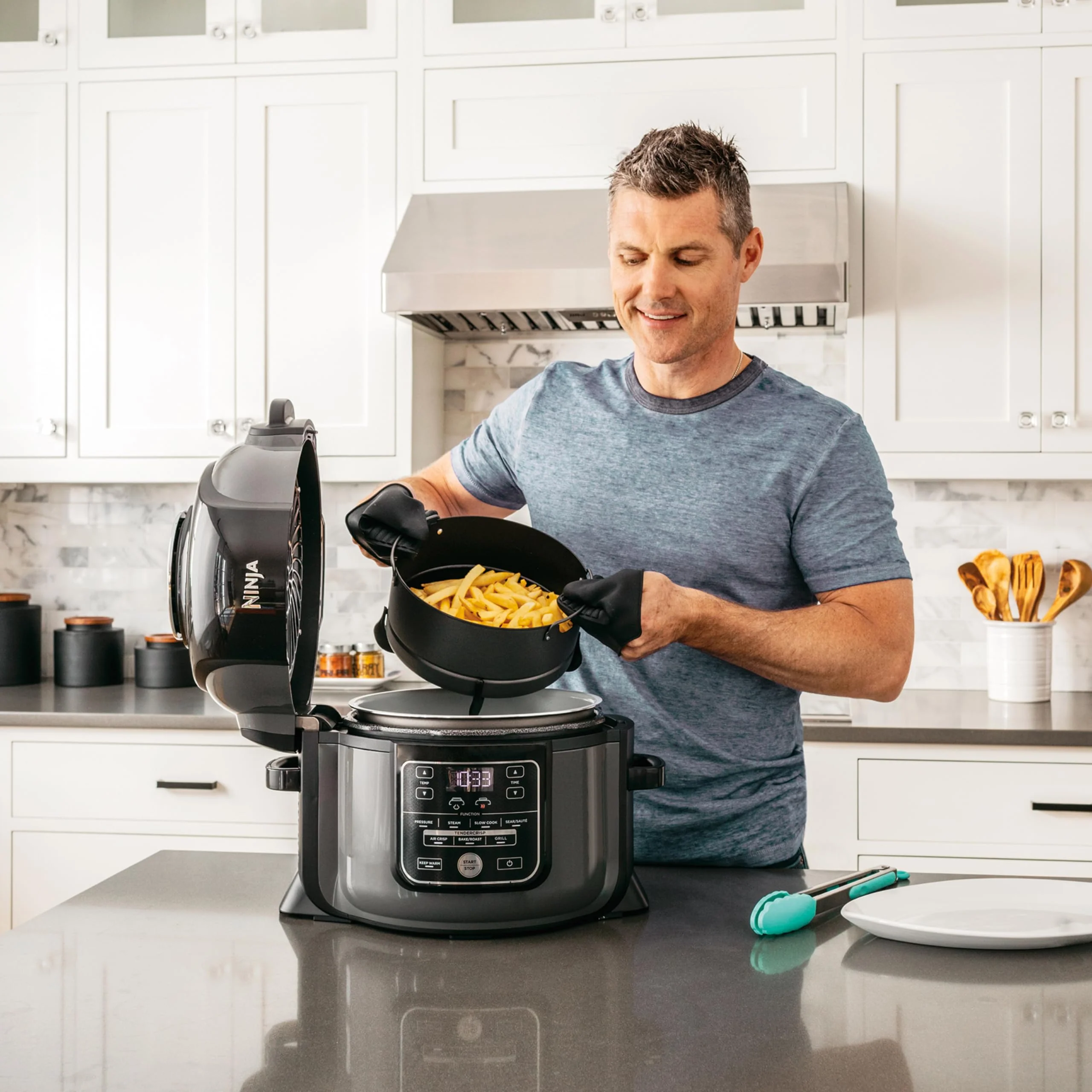 2025 Ninja Foodi multifunktionskomfur. 6 l. 7-i-1 multifunktionskomfur. Hurtig trykkoger. Airfryer. Slowcooker. Grill og mere. Børstet stål og sort. OP300EU