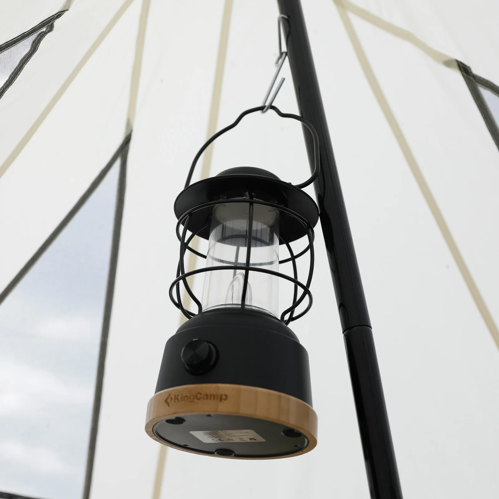 2025 KingCamp Dschingis 320 Light – 2-personers tipitelt med en diameter på 3,2 m. 3000 mm vandsøjle og modulære solskærme til glamping og festivaler