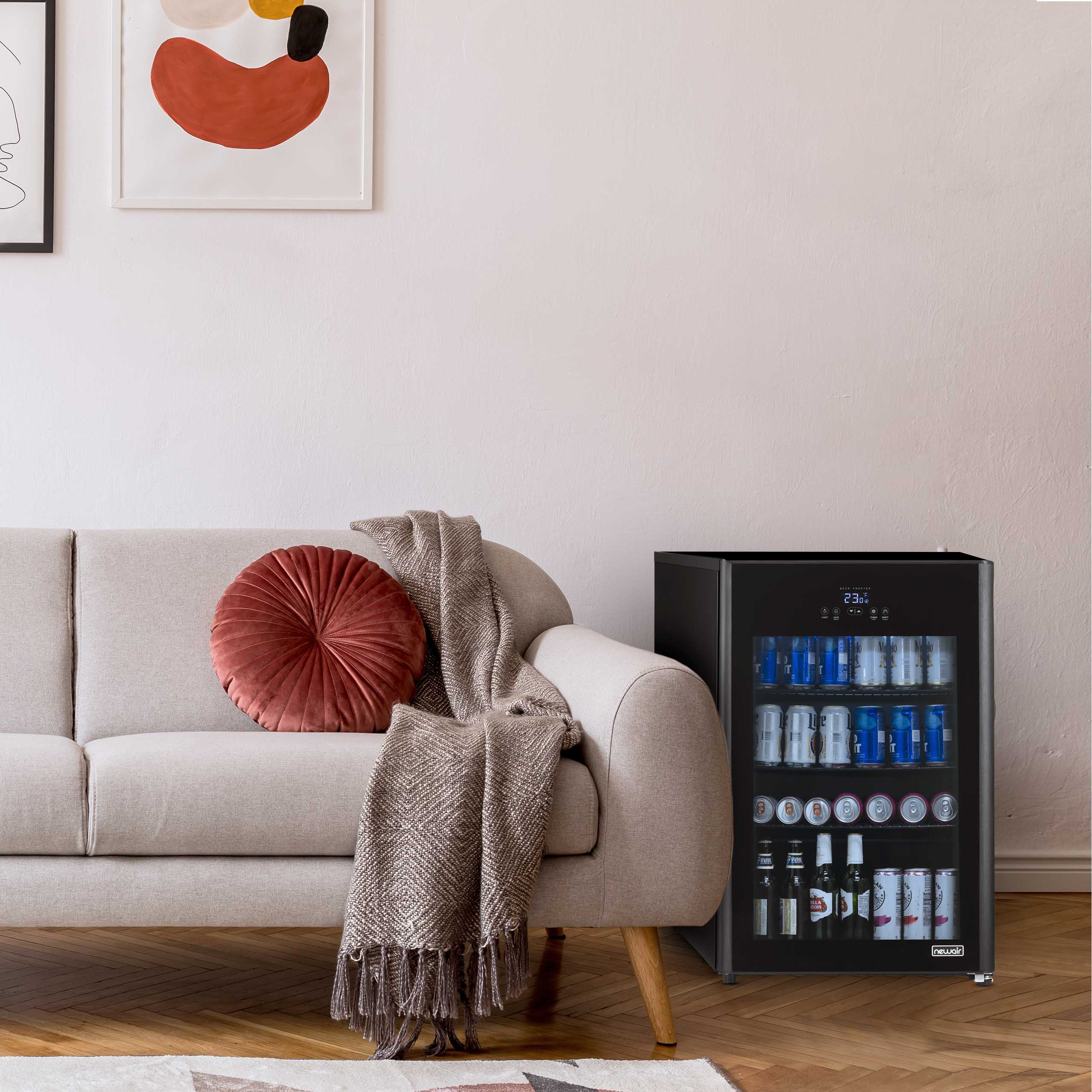 2025 Newair® Fritstående sort drikkevarekøleskab til 125 dåser med hurtigfrysfunktion – 22,1