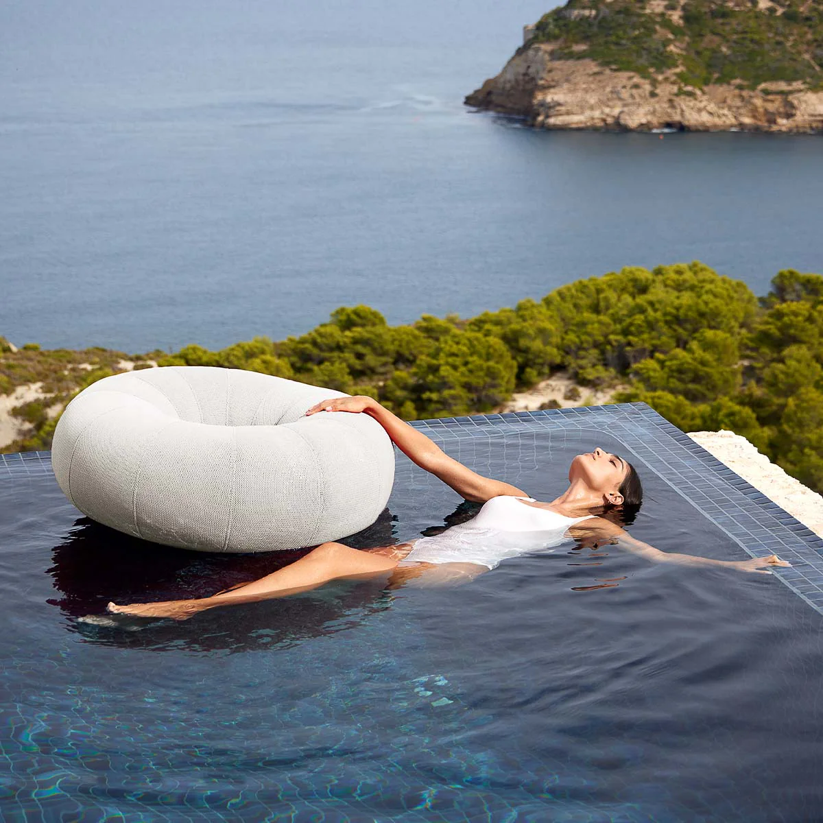 Don Out Floating Table