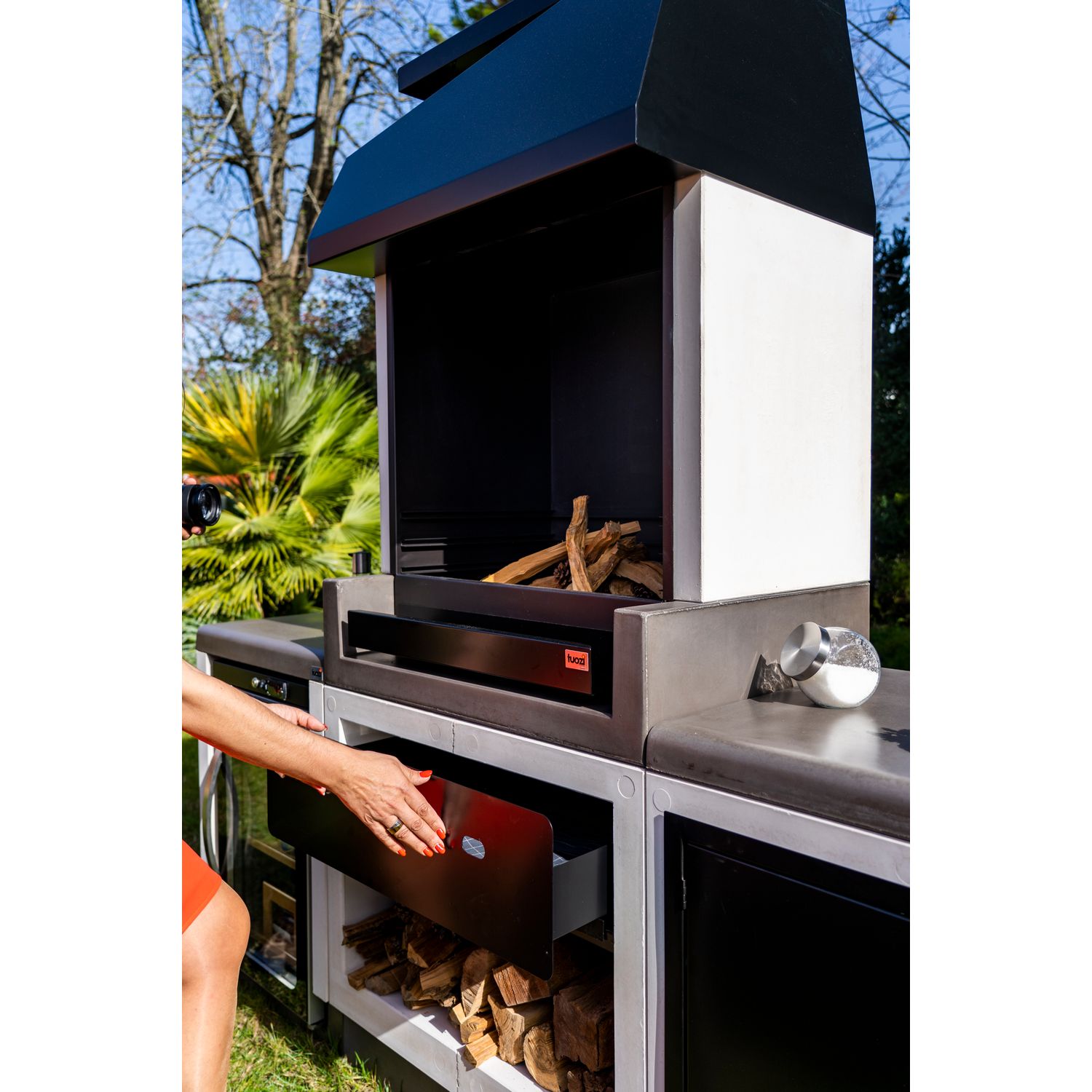 Tuozi - Einbaugrill für Holz und Holzkohle, Modell Kitaway Otte (grau/weiß - 84 x 63 x 206 cm) Art.-Nr.: T00170