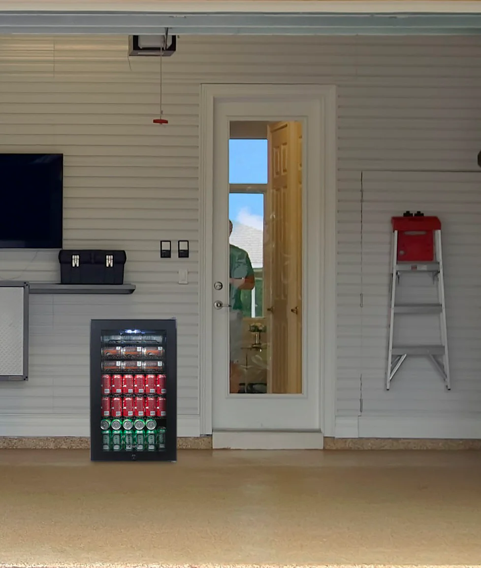 2025 Newair® Freistehender Getränkekühlschrank Schwarz - 126 Dosen - 18,8