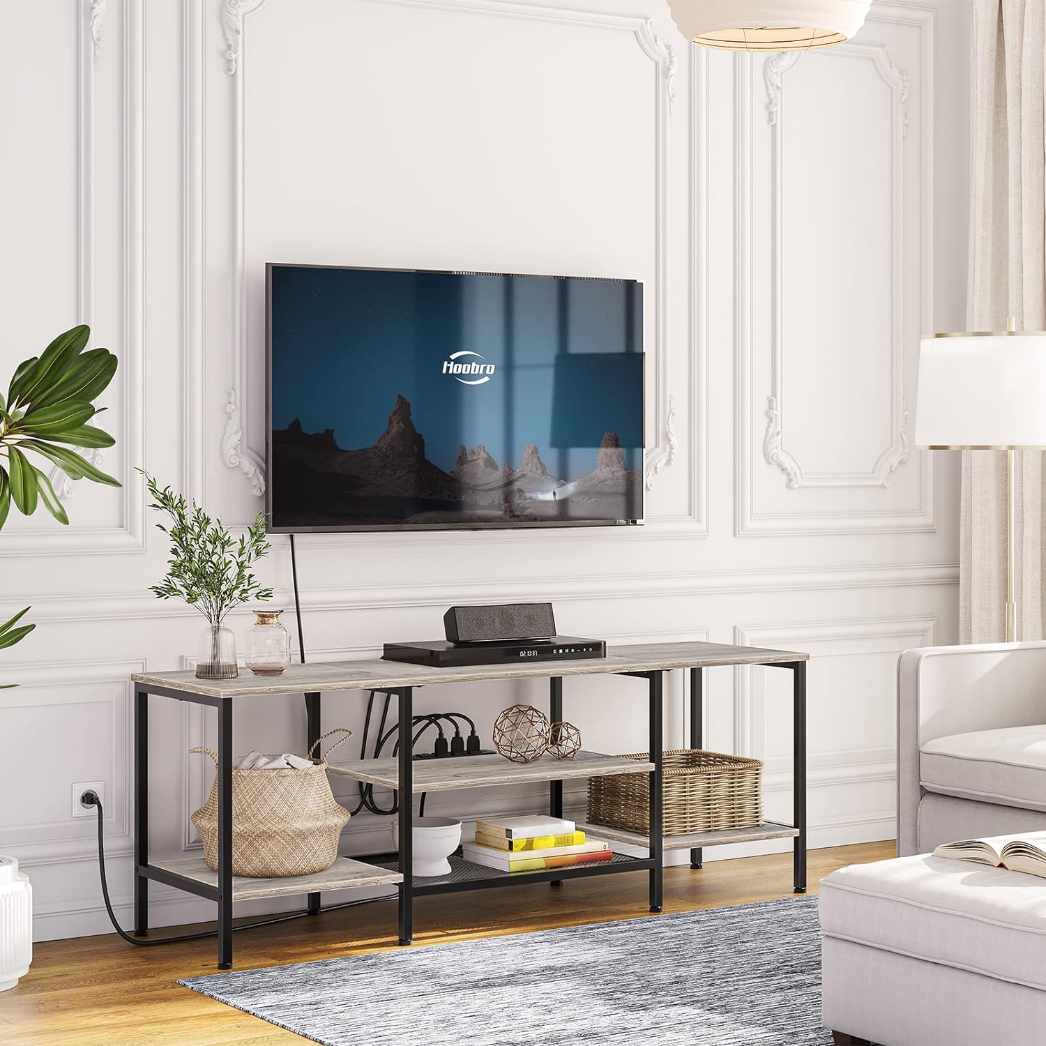 TV-Ständer mit integrierten Steckdosen für Fernseher bis zu 75 Zoll, Konsolentisch mit offenen Regalen, Entertainment-Center im Industrial-Stil für Wohn- oder Schlafzimmer, Rustikales Braun und Schwarz BF60DS01