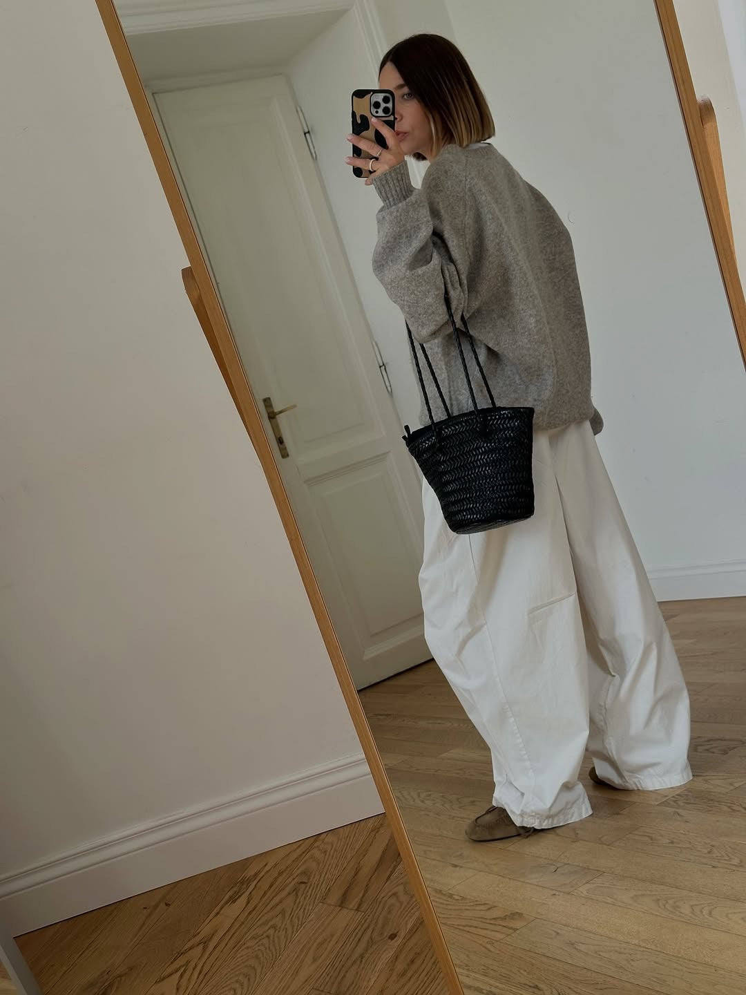 Carmel - Hand Woven Full Grain Leather Bucket Bag Black