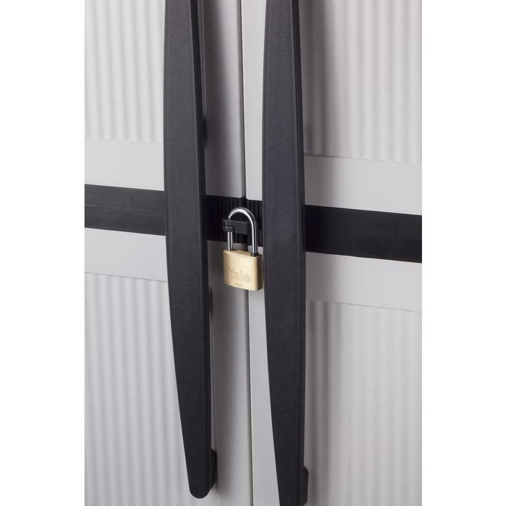 2025 HDX Fritstående garageskab i grå plastik. 89 cm bred x 180 cm høj x 46 cm dyb. Med justerbare hylder og aflåselige døre.