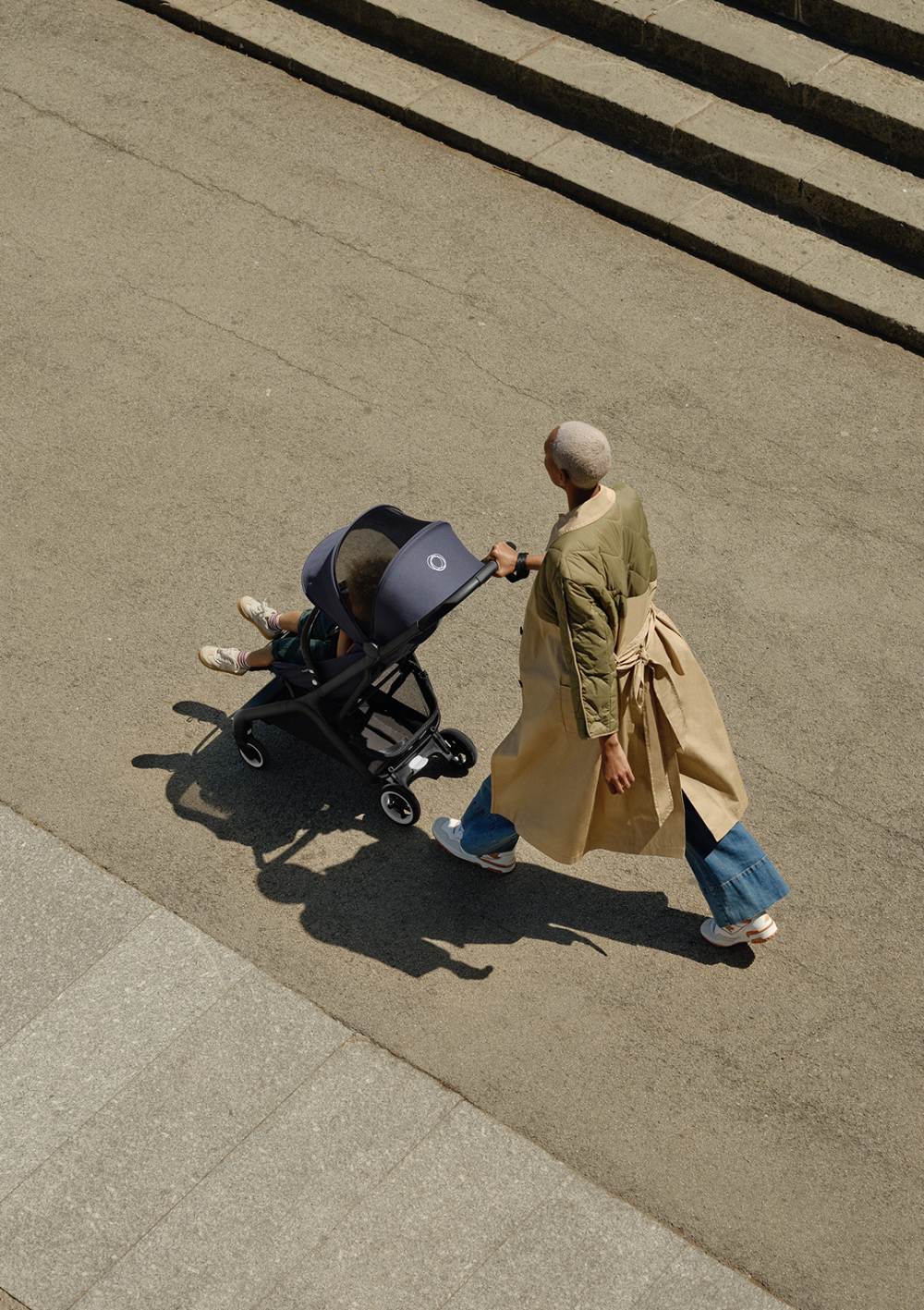 2025 Butterfly Kinderwagen Schwarz / Wüstensand