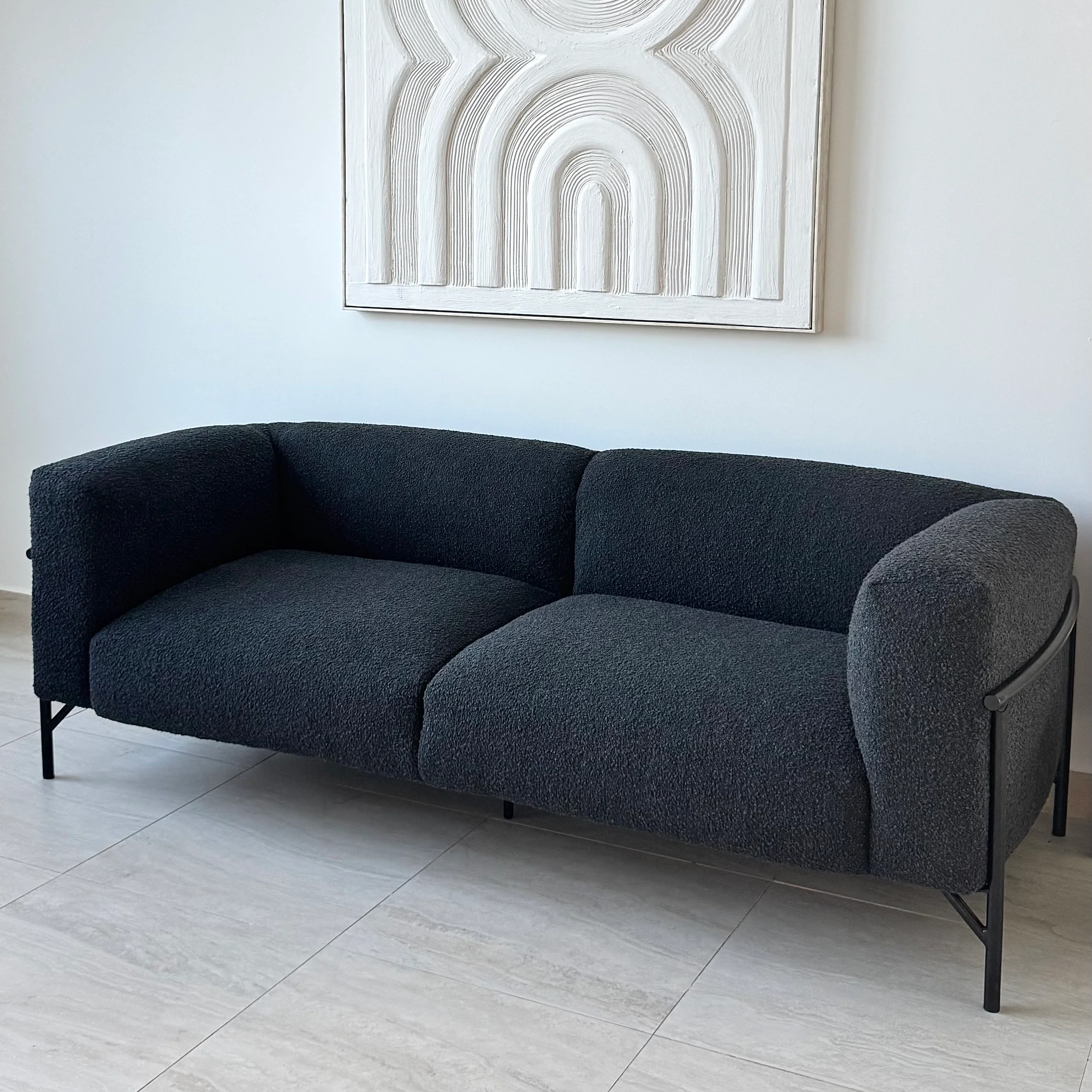 Sofa aus schwarzem Bouclé-Stoff