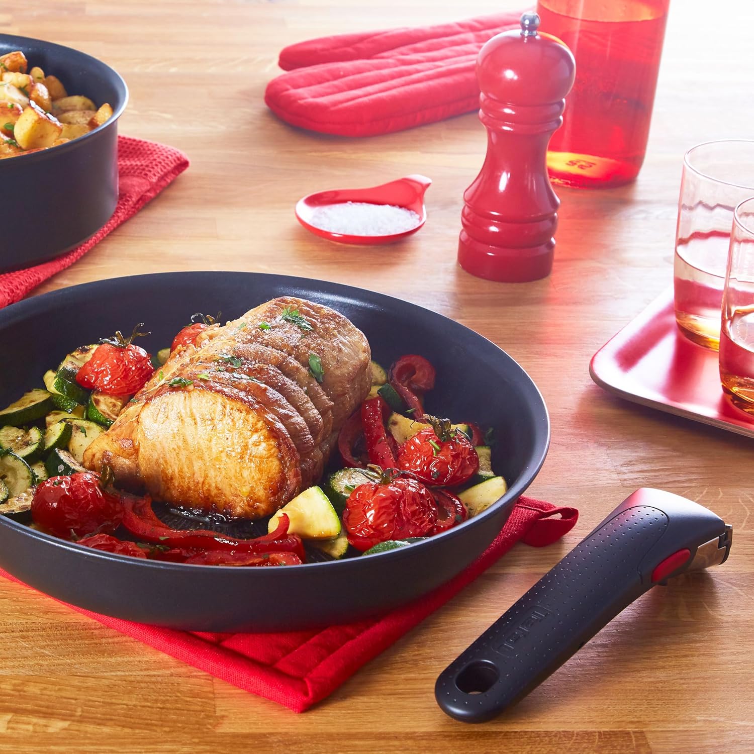 Tefal Ingenio Preference On Set: 2 Bratpfannen (24/28 cm) + 2 Stielkasserollen (16/20 cm) + 24 cm Topf + 26 cm Wok + 2 abnehmbare Griffe + 5 Zubehörteile | Induktionsgeeignet, antihaftbeschichtet, PFOA-frei