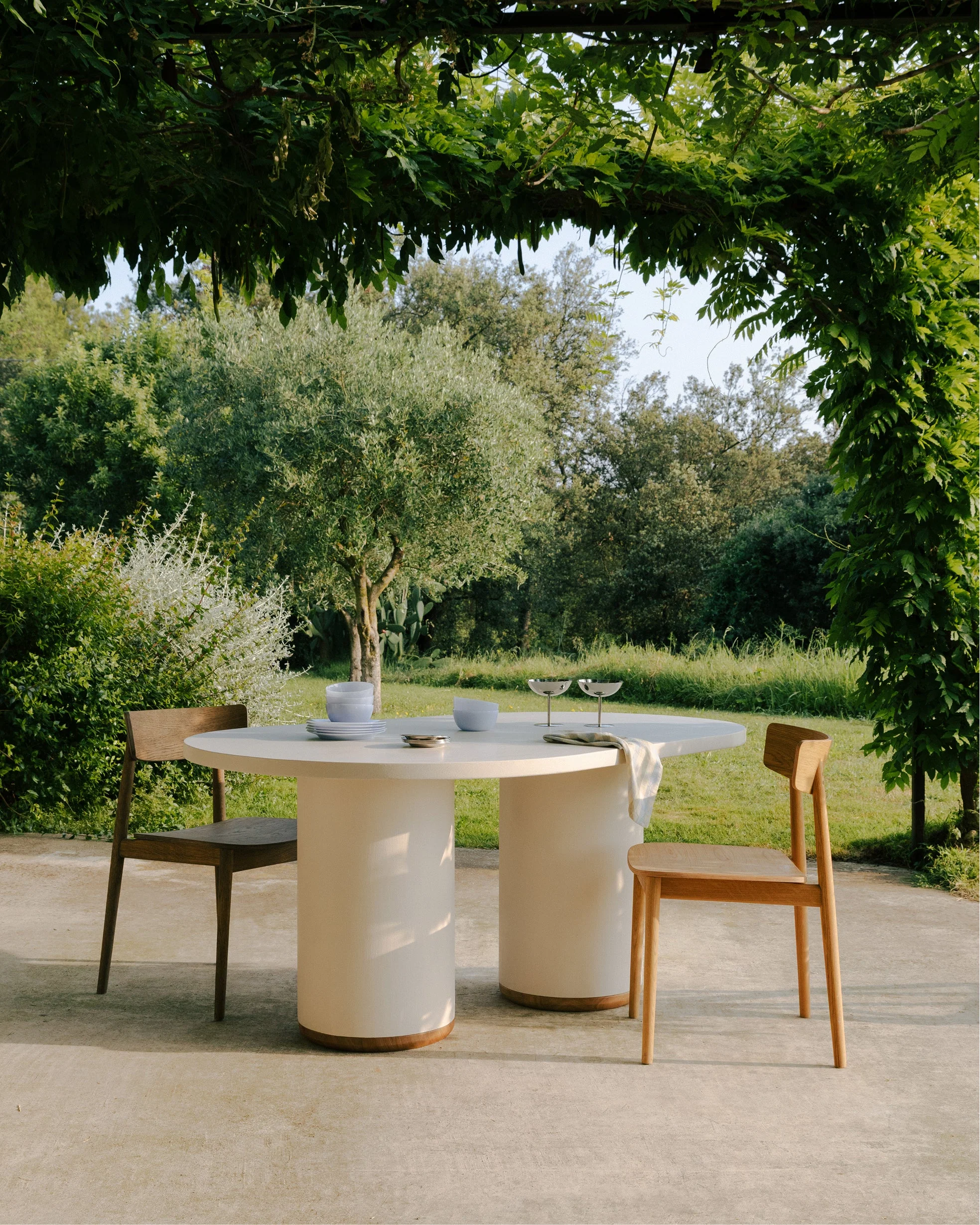 Mauvefarbener Gartentisch