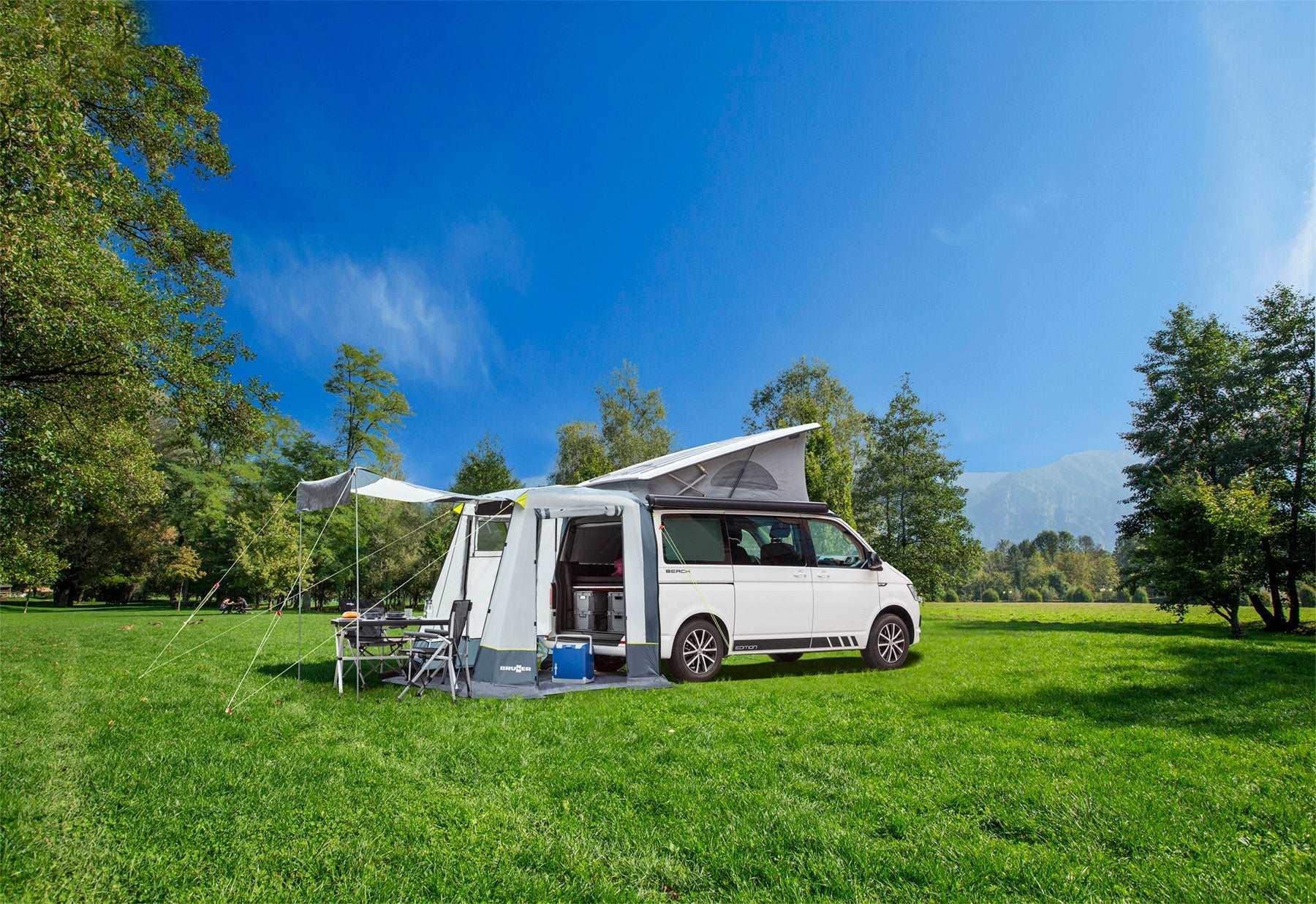 2025 COMET bagklapstelt til VW T5 og T6 – rammeløs. Nem montering. God ventilation. Kompakt opbevaring.