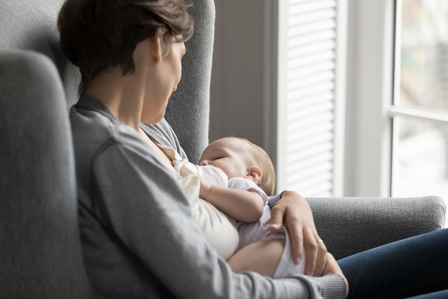 SUENOSZZZ-REST SPECIALISTS SUENOS ZZZ - Irene Sessel, Ohrensessel mit Stillfunktion, bezogen mit fleckenabweisendem braunem Stoff, Sessel für Schlafzimmer, Wohnzimmer oder Babyzimmer