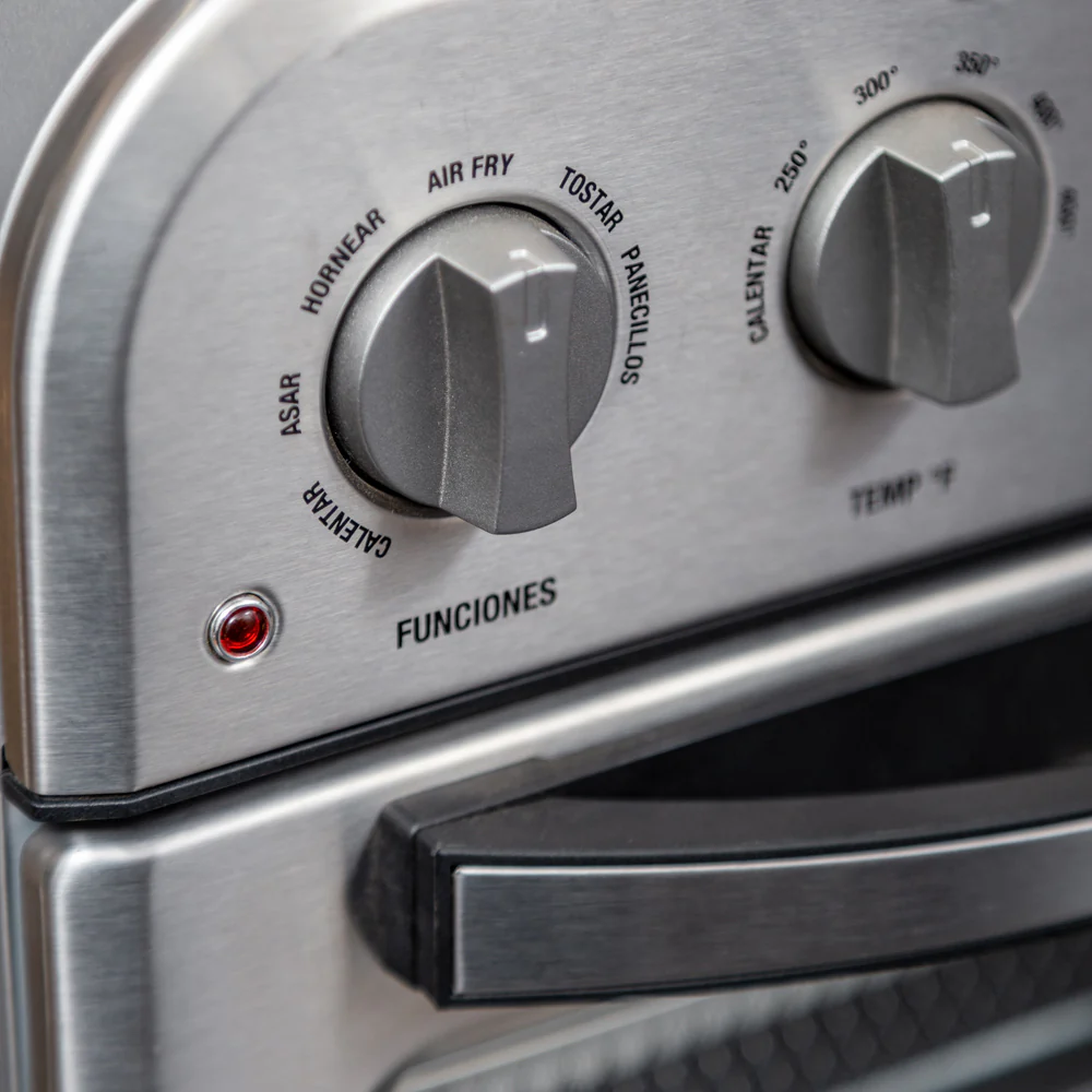 2025 Cuisinart® TOA-28 6-in-1 Kompaktofen, Toaster und Heißluftfritteuse