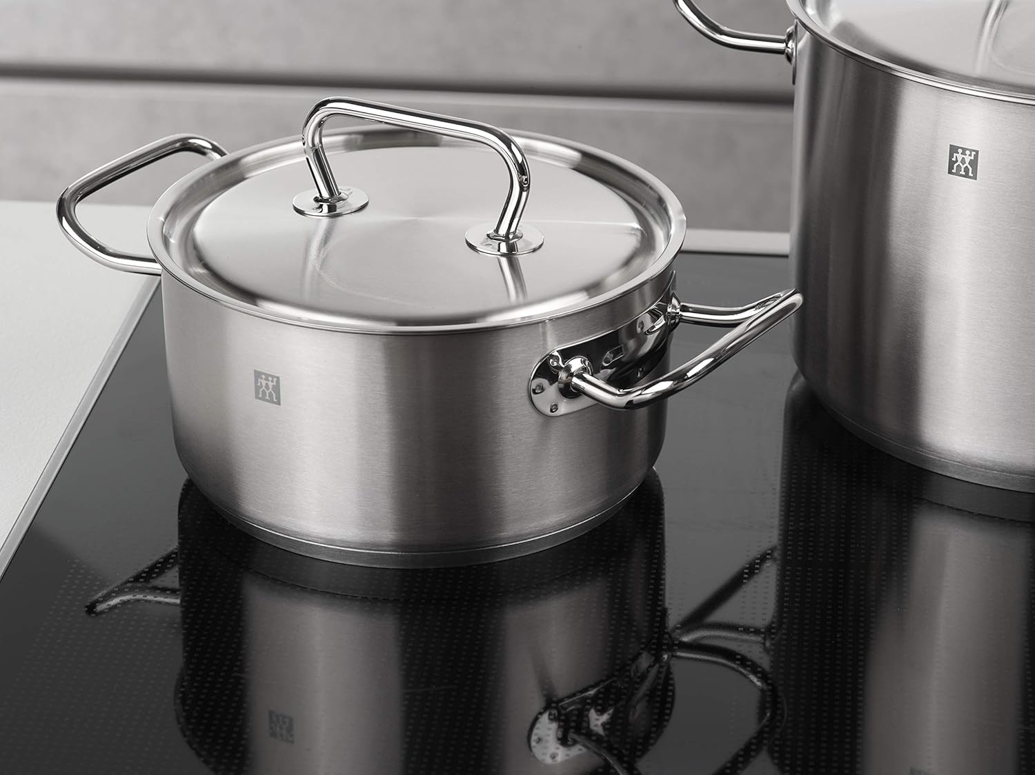 ZWILLING 5-teiliges Kochgeschirr-Set, 4 Deckel, induktionsgeeignet, Edelstahl, Farbe: Passion, Hellgrau, Durchmesser: 16 cm, 20 cm, 24 cm, 28 cm